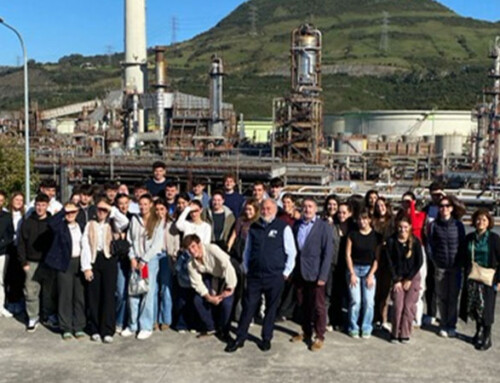 Estudiantes de Camarabilbao University Business School visitan Petronor en una jornada educativa sobre sostenibilidad y gestión empresarial