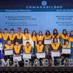 La nueva promoción de graduados de Cámarabilbao University Business School recoge sus diplomas